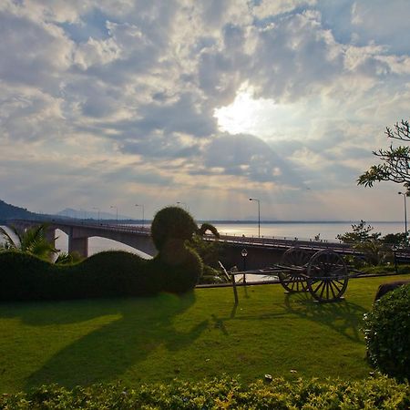 Champasak Grand Hotel Паксе Екстериор снимка