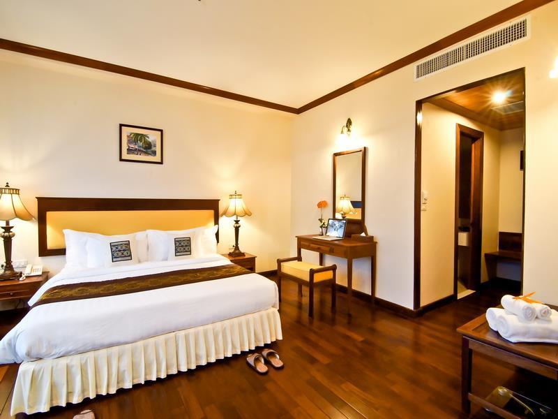 Champasak Grand Hotel Паксе Екстериор снимка