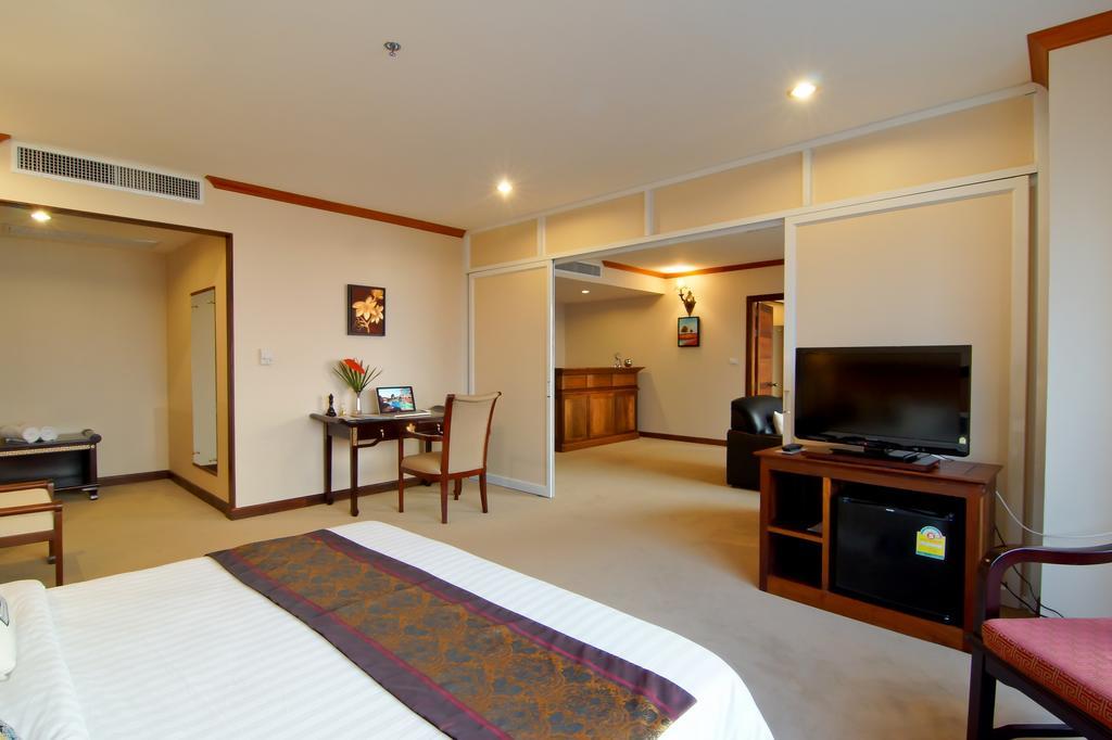 Champasak Grand Hotel Паксе Екстериор снимка