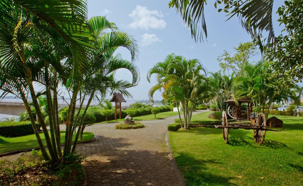 Champasak Grand Hotel Паксе Екстериор снимка
