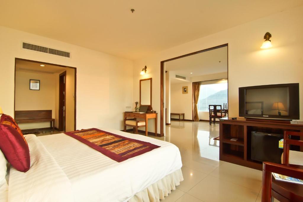 Champasak Grand Hotel Паксе Екстериор снимка
