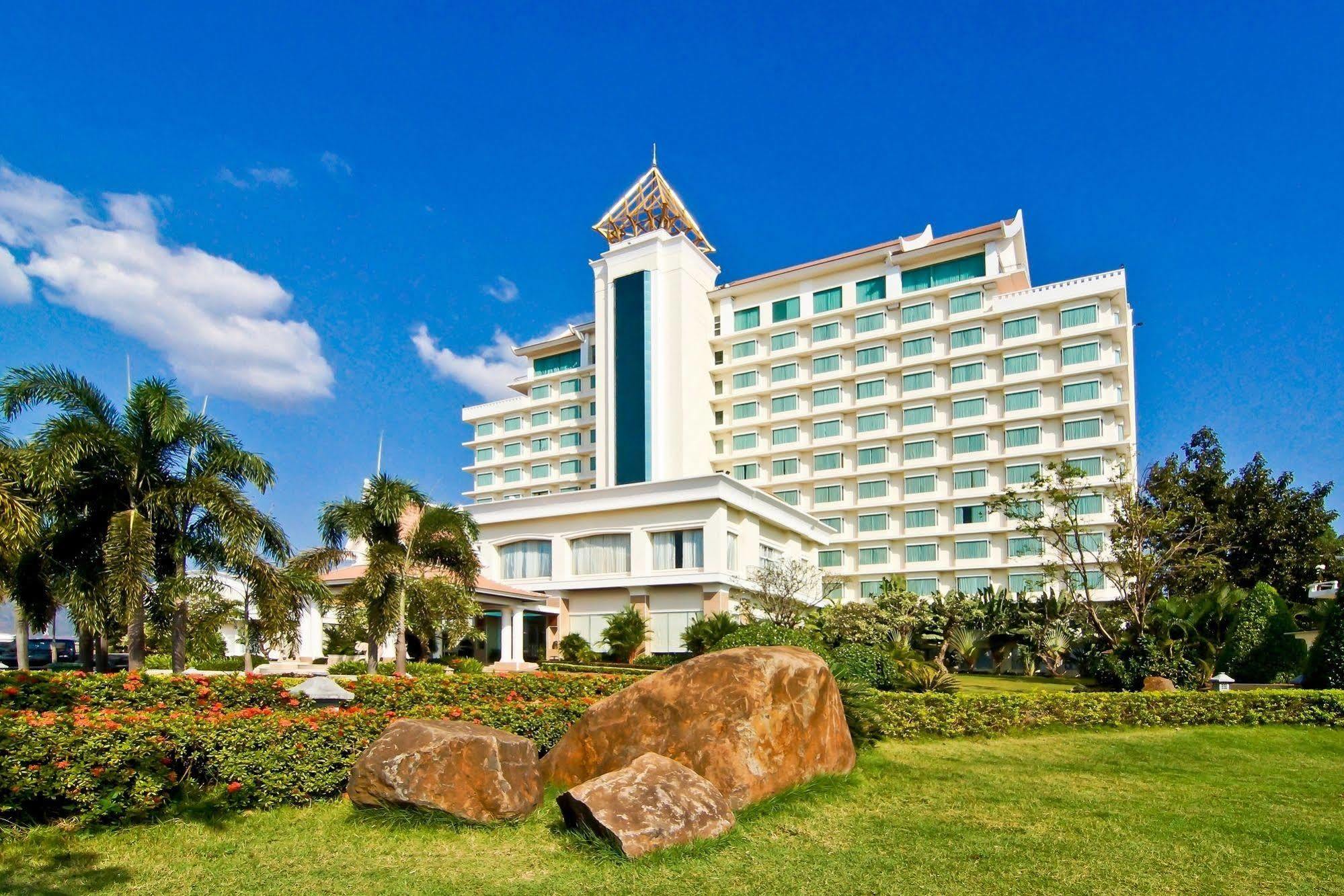 Champasak Grand Hotel Паксе Екстериор снимка
