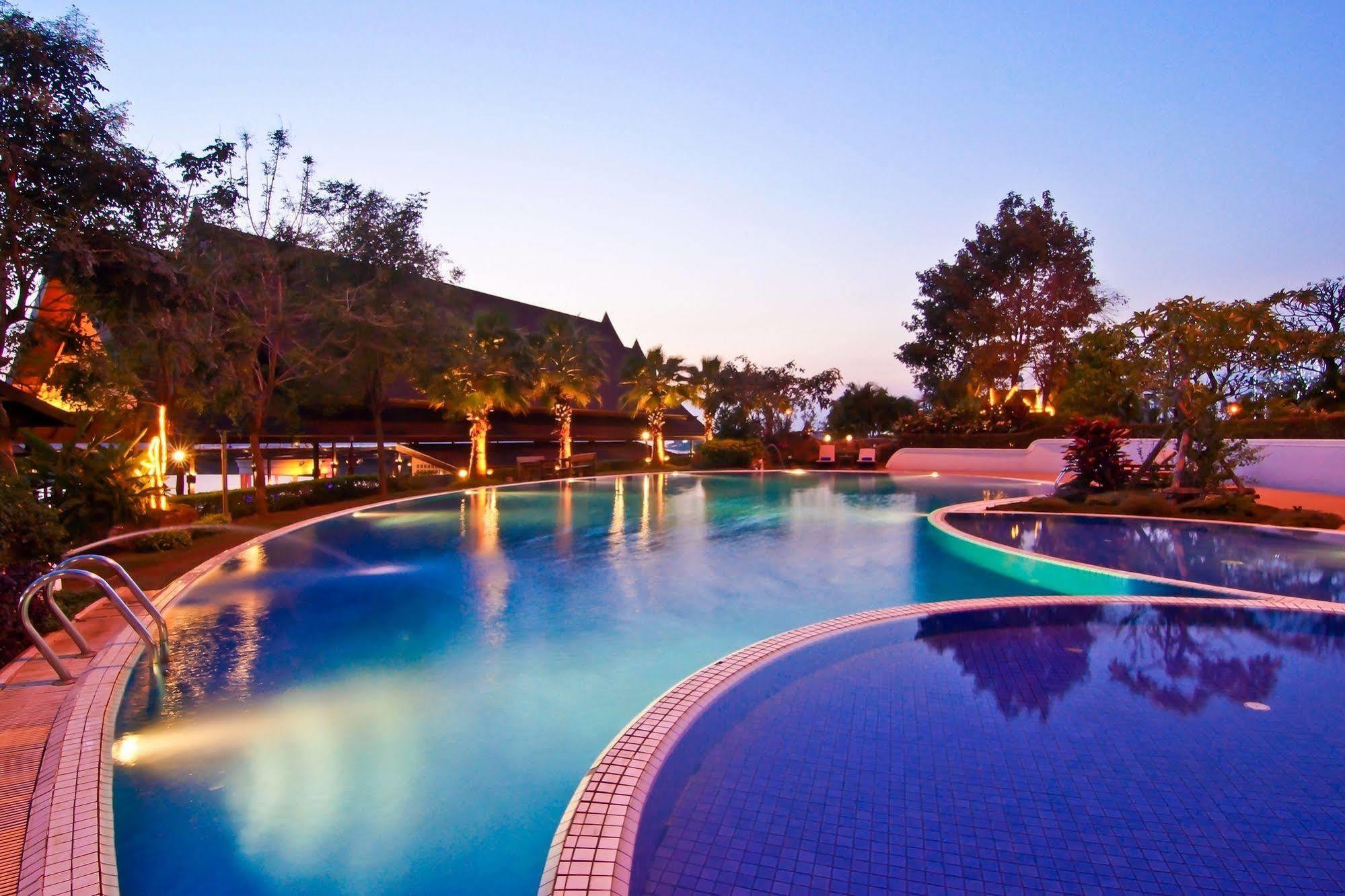 Champasak Grand Hotel Паксе Екстериор снимка