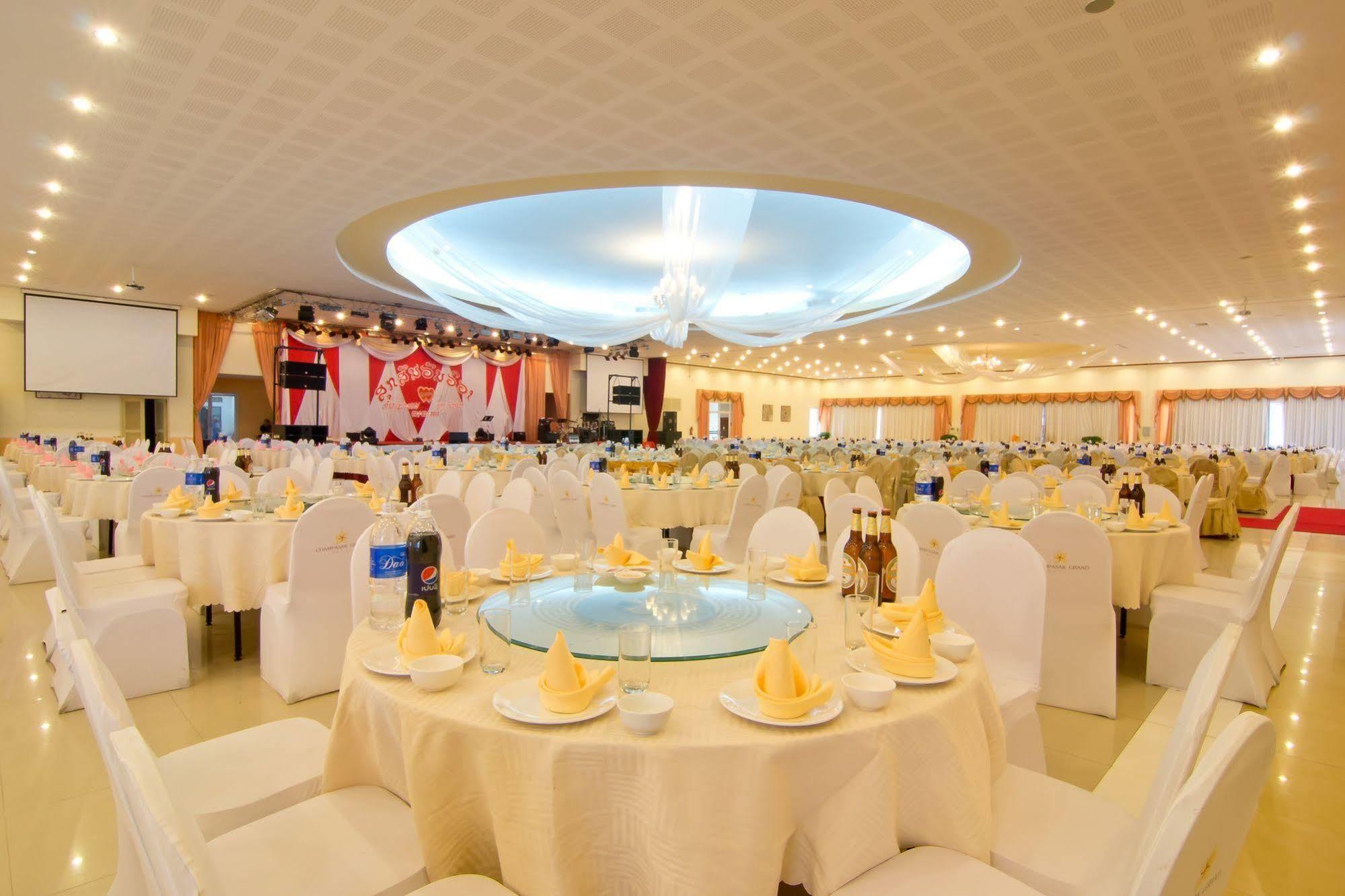 Champasak Grand Hotel Паксе Екстериор снимка