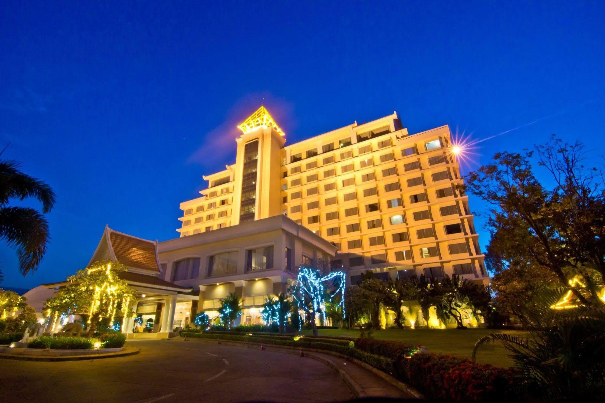 Champasak Grand Hotel Паксе Екстериор снимка