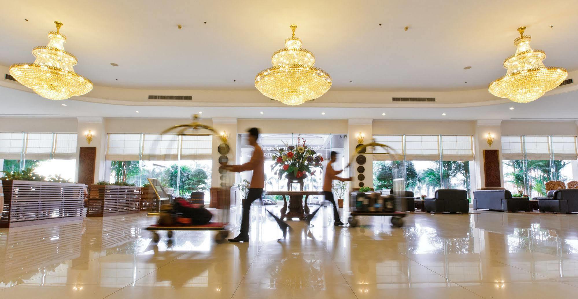 Champasak Grand Hotel Паксе Екстериор снимка