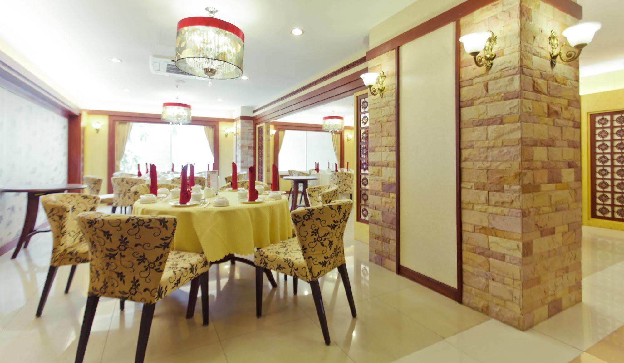 Champasak Grand Hotel Паксе Екстериор снимка