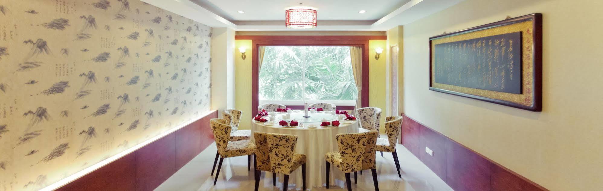 Champasak Grand Hotel Паксе Екстериор снимка