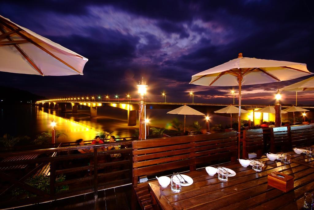 Champasak Grand Hotel Паксе Екстериор снимка