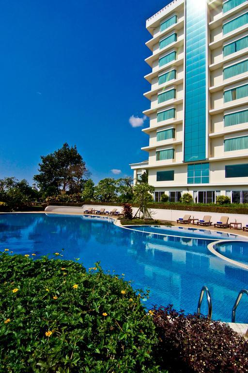 Champasak Grand Hotel Паксе Екстериор снимка