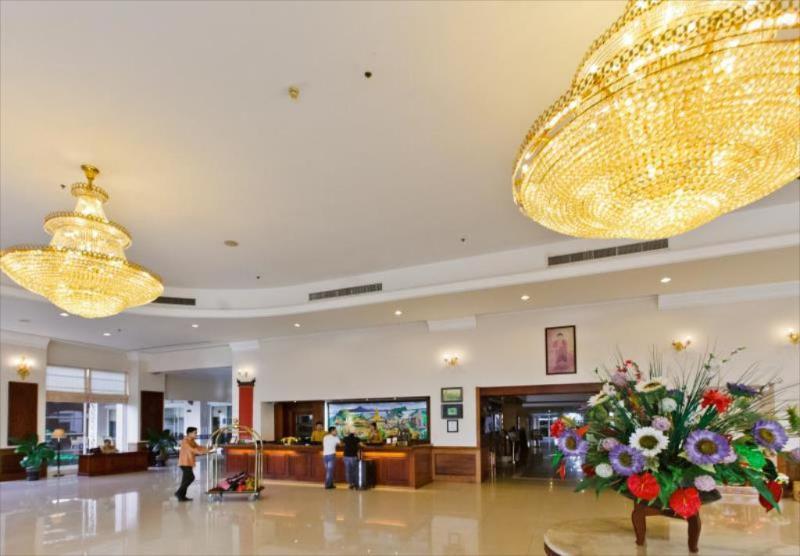 Champasak Grand Hotel Паксе Екстериор снимка